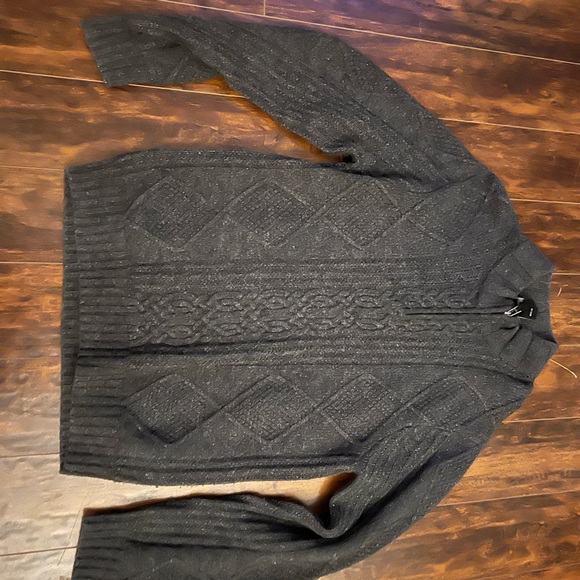 Wool Large Sweater. Pre Owned. New Condition - Picture 3 of 4